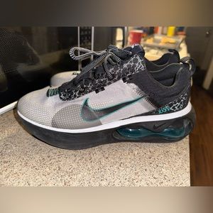 Women’s Nike shoes